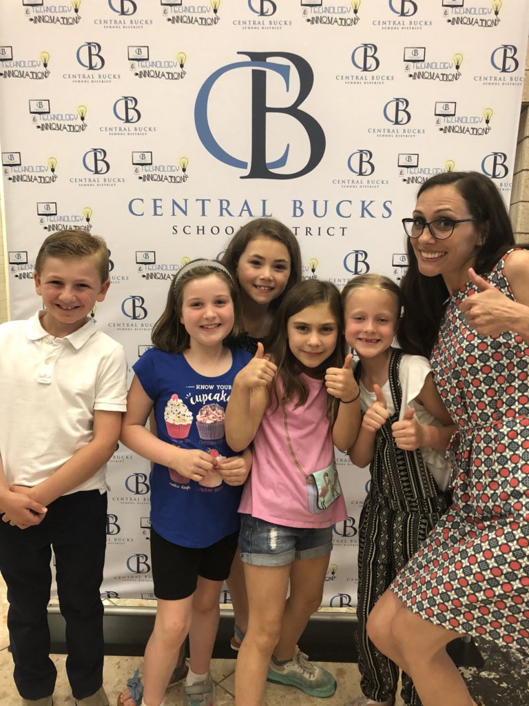 Kutz3rdGrade's tweet photo. Love all the tech excitement!!!! Awesome time had by all at the CB Technology Showcase! 📱👌🏼@CBlismith @CCorcoran_CB @CBKutzElem @PlayOsmo @OsmoWords @OsmoPizzaCo #cbsdpd #cbinnovate #cbsdtech https://t.co/MZlyeoAyeB