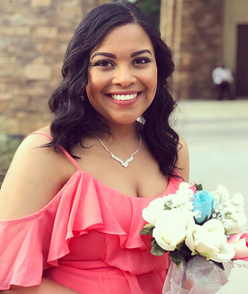 Chynna_Marie16's tweet photo. it’s wedding sznnn https://t.co/ys9wiCyfoS