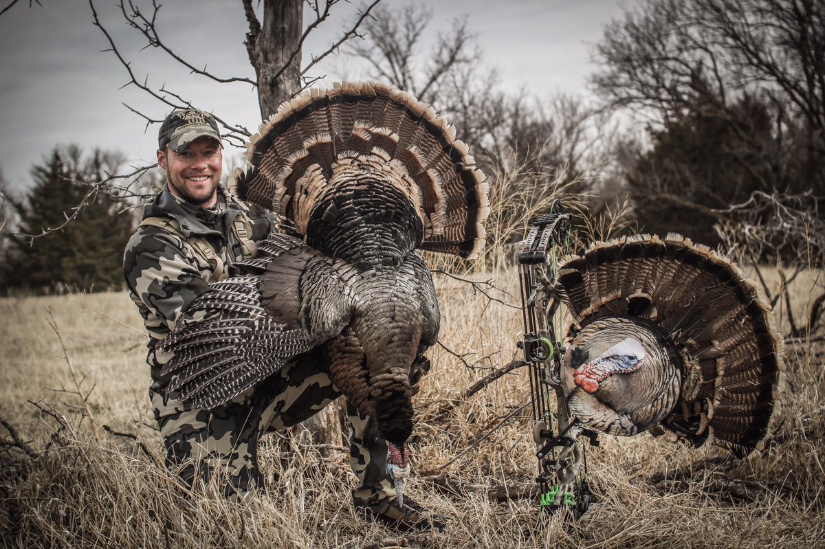 Evan_R_Williams's tweet photo. Nothing beats going home!
-
This 2 yr old couldn't take the @headsupdecoy and came charging in when we were in #Kansas
-
#huntlete #ateyelevel #headsupdecoy #teamhoyt #redwrx #grimreaperbroadheads #warriorfuelhunt #treadheavy #kuiu #vortexoptics #aaearchery #eastonarrows #onxhunt https://t.co/SsuhxCJk25