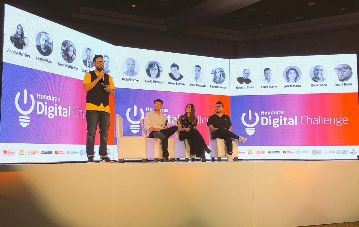 jesicabh's tweet photo. Momento para generar debate sobre #marketing #digital con @e_Fight_Club @jotaypunto!!
#AlejandroOrtega #PaulaVelandia y #MaxRivera nos hablan de las mejores estrategias que se pueden desarrollar para llegar a los clientes!! #TDT2018 @ThinkDigToday https://t.co/LPARTiKugp