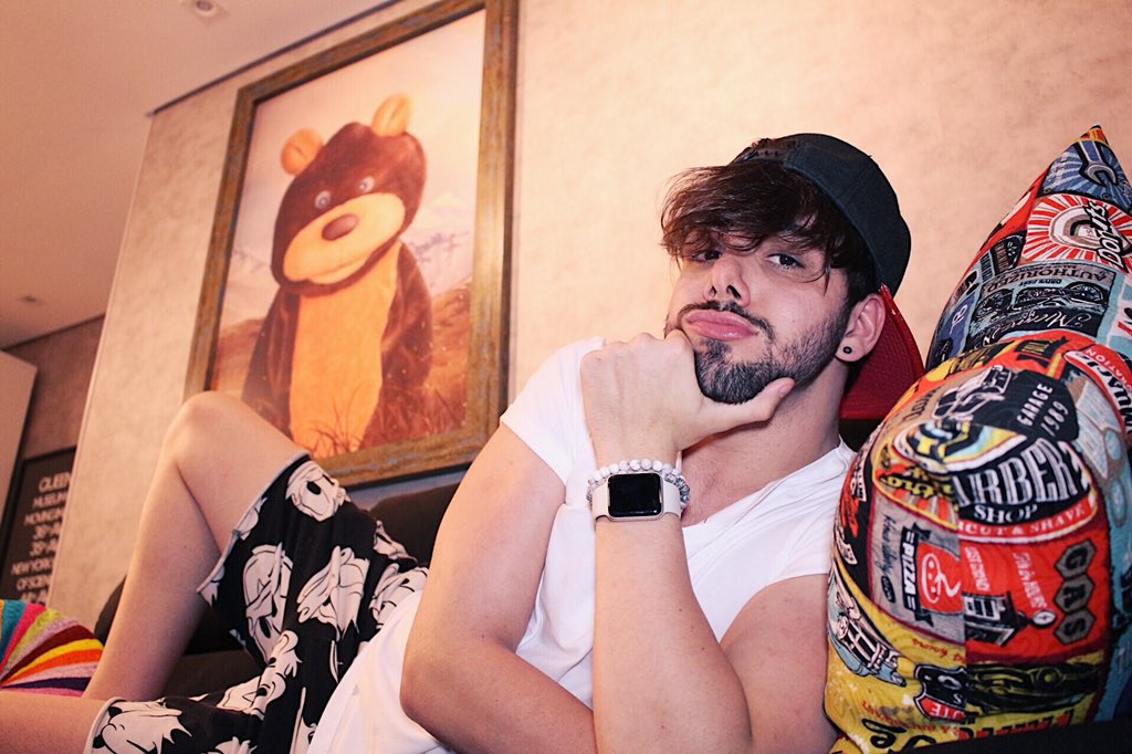 fofinhadot3ddy's tweet photo. Sabe aquela pessoa importante é especial em nossas vidas,sim você @t3ddyyyyy te amamos de mais,agradecemos por nós alegrar todos os dias,bom são 8 meses ao seu lado e fazendo parte das B3ars,temos muito orgulho de dizer isso,esperamos te conhecer,amamos vc anjo ❤#Happy8Meses🎉RT https://t.co/RXI3CN8FTm