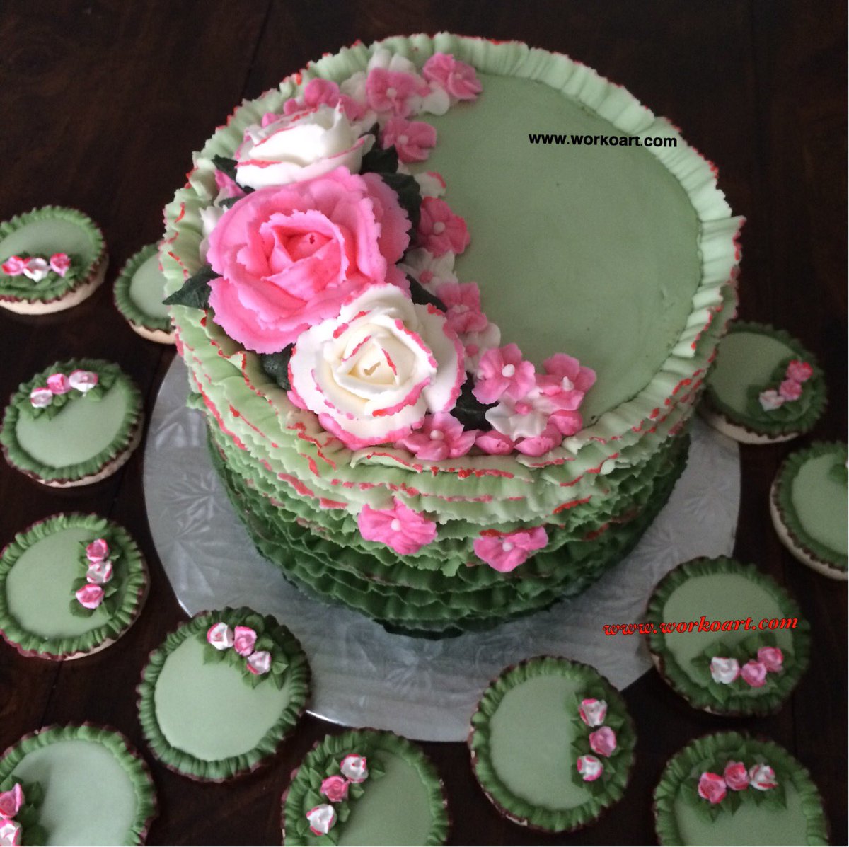 Work_o_Art's tweet photo. Green is not just for the trees.  Our green #cake for eyes and the tastebuds https://t.co/cTejaZ1aBI