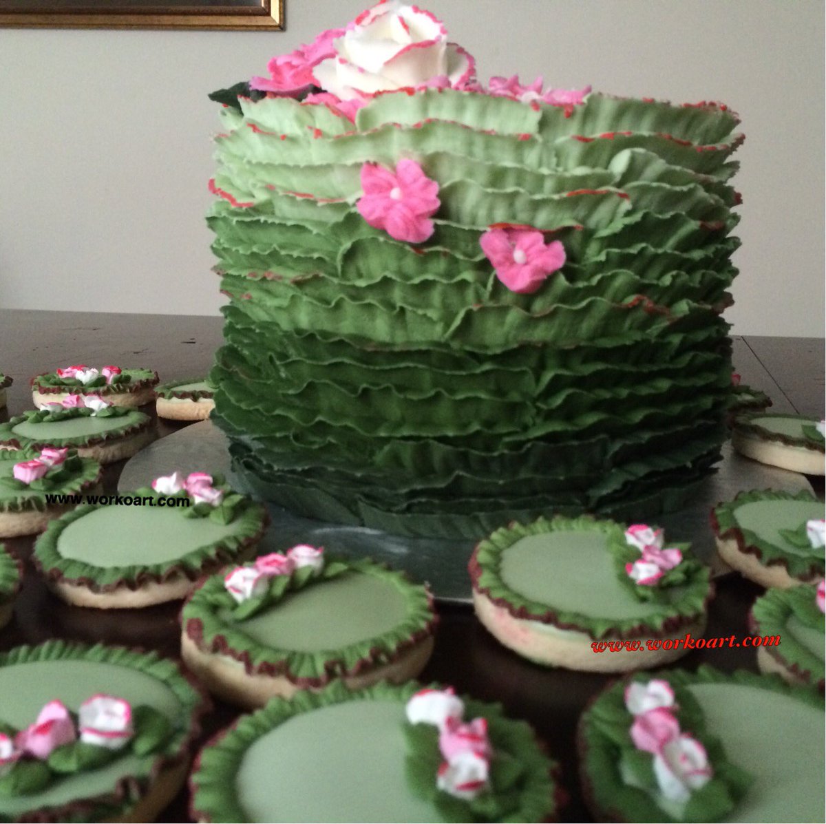 Work_o_Art's tweet photo. Green is not just for the trees.  Our green #cake for eyes and the tastebuds https://t.co/cTejaZ1aBI