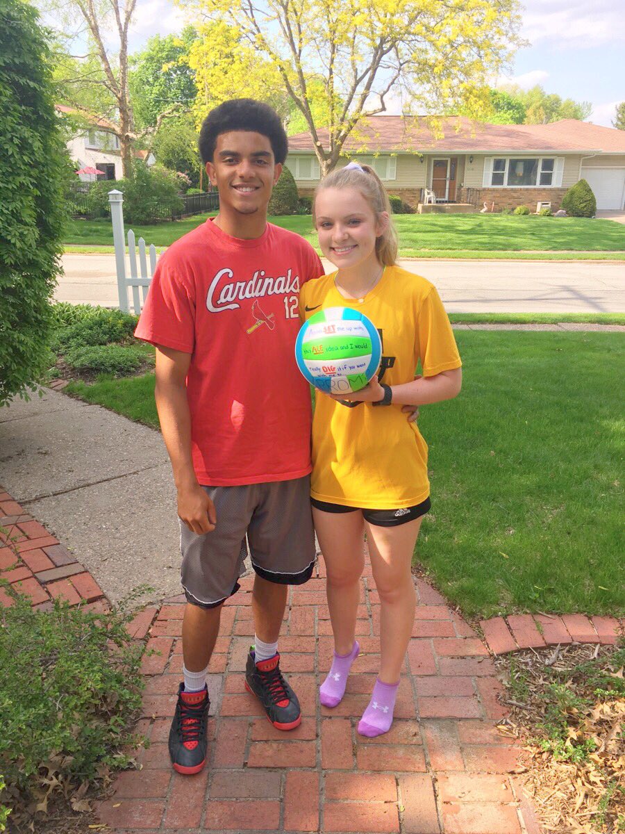 AnnaCorlett7's tweet photo. last high school dance w/ @DuganLandon :)💛🏐 https://t.co/UkMcBlxXS1