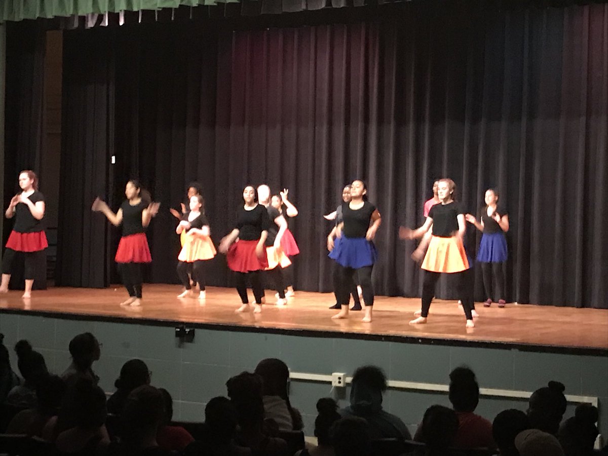 A celebration of dance tonight at <a href="/StemmersRunMS/">Stemmers Run Middle</a>!  Great collaboration <a href="/DeepCreekMSOne/">Deep Creek Magnet Middle Community School</a>, <a href="/sweetsoundof/">Dance Patapsco</a>, @SRMSArtandDance! <a href="/BCPSDance/">BCPS Office of Dance</a> @SRMS_Principal @willbateszone3 <a href="/cohn_amy/">Amy Cohn</a>