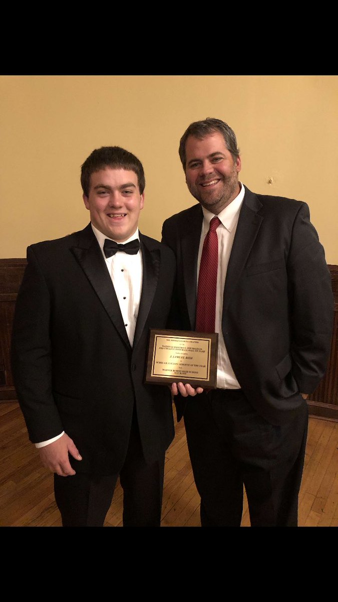 chastain_kelly's tweet photo. Proud of this @robinsfootball1 OL senior, @Sheepdog1400 for receiving the Scholar/Citizen/Athlete of the year award, from the National Football Foundation! #DemonBeef #MerchantMarine #OLfam @coachchastain https://t.co/CGkVSQrNVp