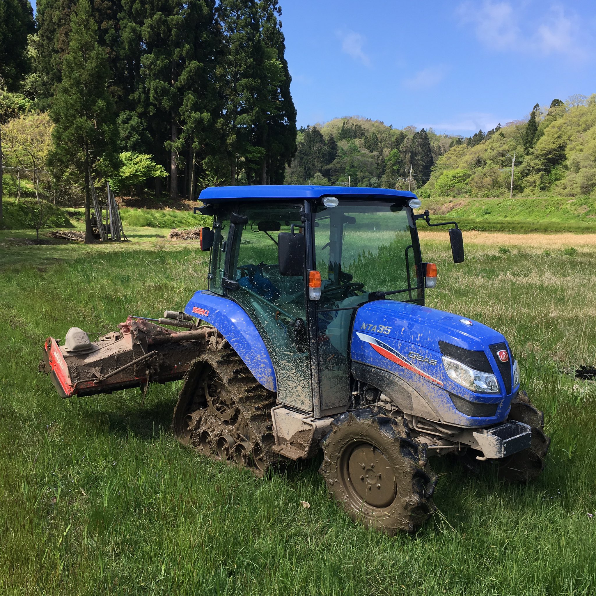 Oldtowndc この時期の愛車 代掻きが終わるまで1日10時間この狭い箱の中にいる でも嫌いじゃない トラクターの操縦 トラクター 代掻き 井関 T Co 07bgf4m6bf Twitter