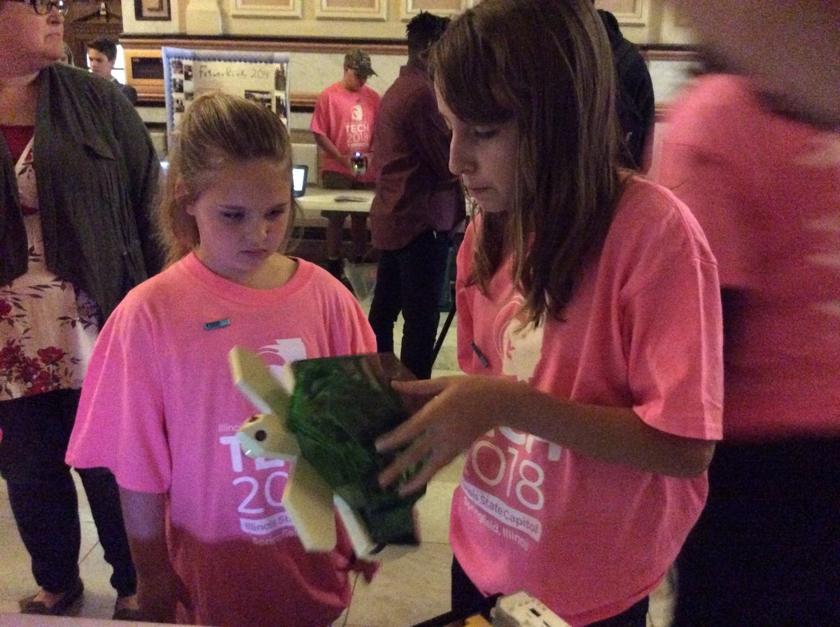 SKmakers36's tweet photo. .@todd_burleson generously allows a former student to bring the Valiant Turtle Robot from @HWSIdealab to #ILTECH2018. Thanks, Mr. Burleson, it was a hit. #hwpride36 #oldschool https://t.co/tN4SitG5Go