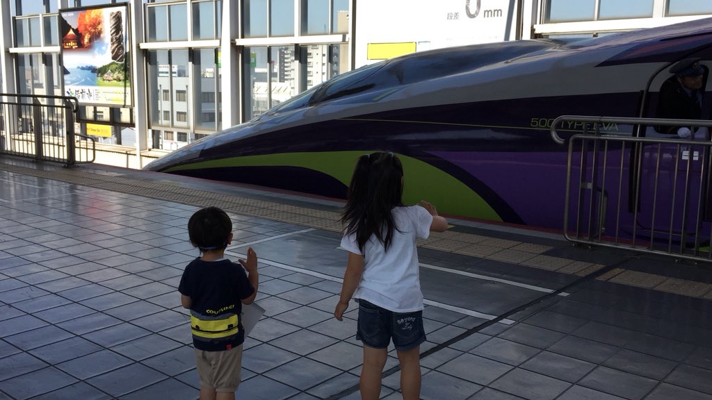 ricof214's tweet photo. そばまで見に行ってきました。13日まで。
カッコイイ‼️
#500TYPE EVA
#JR西日本 https://t.co/T5NG8iE0FY