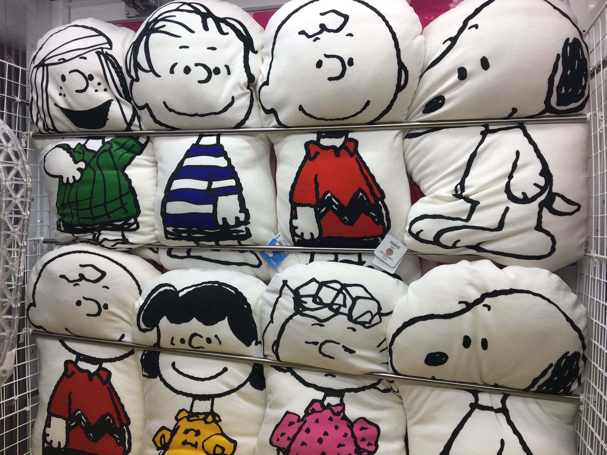 ラウンドワン横浜駅西口店 Twitterren アミューズメント スヌーピー もちもちダイカットクッション 入荷しました ラウンドワン限定景品 ラウワン 横ラ