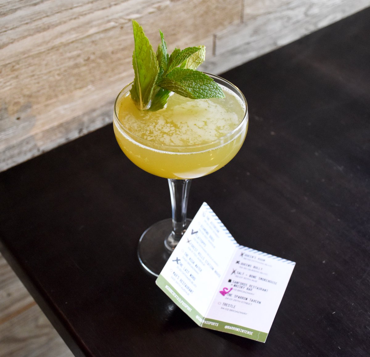 barrowsintense's tweet photo. If you haven’t gotten over to @SanfordsAstoria to check off your #GoodCocktailPassport, you’re really missing out. With @medleybros Bourbon, Barrow’s #INTENSEginger, lime juice, mint, jalapeño, and prosecco, The Resurrection #cocktail will give you life. https://t.co/fBv8H7VViZ