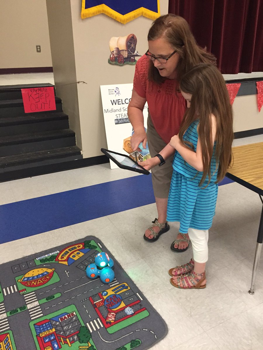 MidlandElem's tweet image. Kindergarten round-up was loads of fun! We are super excited for our new kiddos! #solutionseekers #kindergarten2018 @mustangsMSD @judypearson4 @MCathyHughes