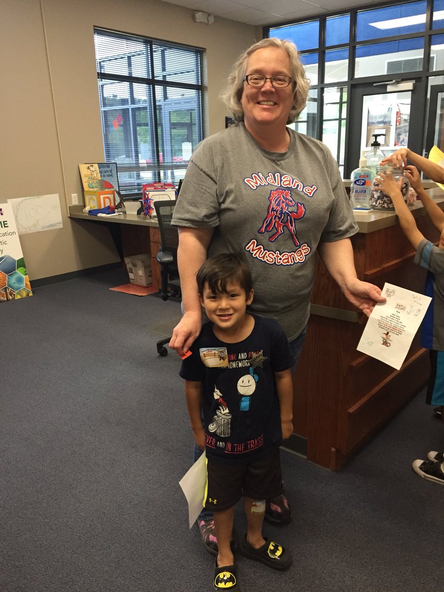 MidlandElem's tweet image. Kindergarten round-up was loads of fun! We are super excited for our new kiddos! #solutionseekers #kindergarten2018 @mustangsMSD @judypearson4 @MCathyHughes