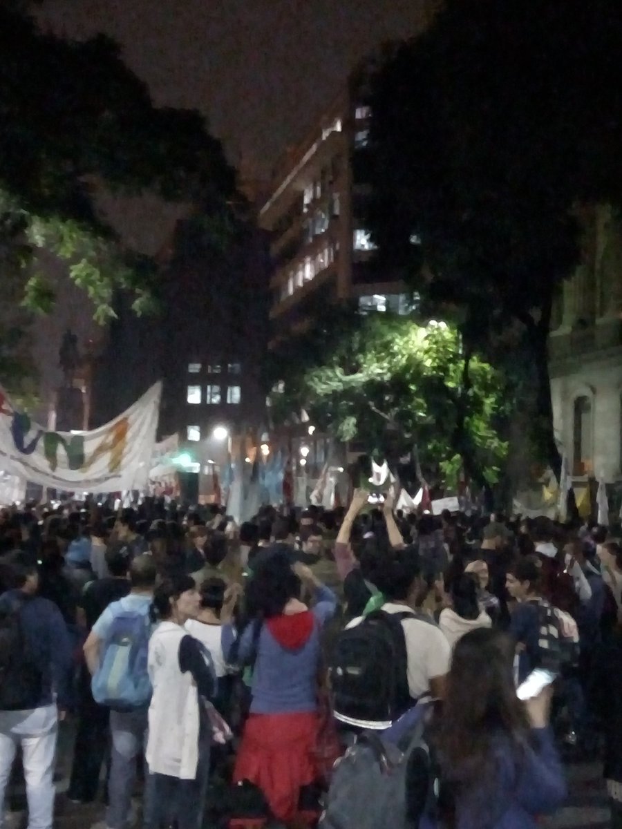 STOPUNICABA_MB's tweet photo. Los profesorados ganamos las calles una vez más! Imágenes de la multitudinaria marcha 9/5 exigimos  el retiro inmediato al unicaba 
#NoALaUniCABA
#NoAl29x1 
PH Raquel Gom ~ https://t.co/361hYhLnSu