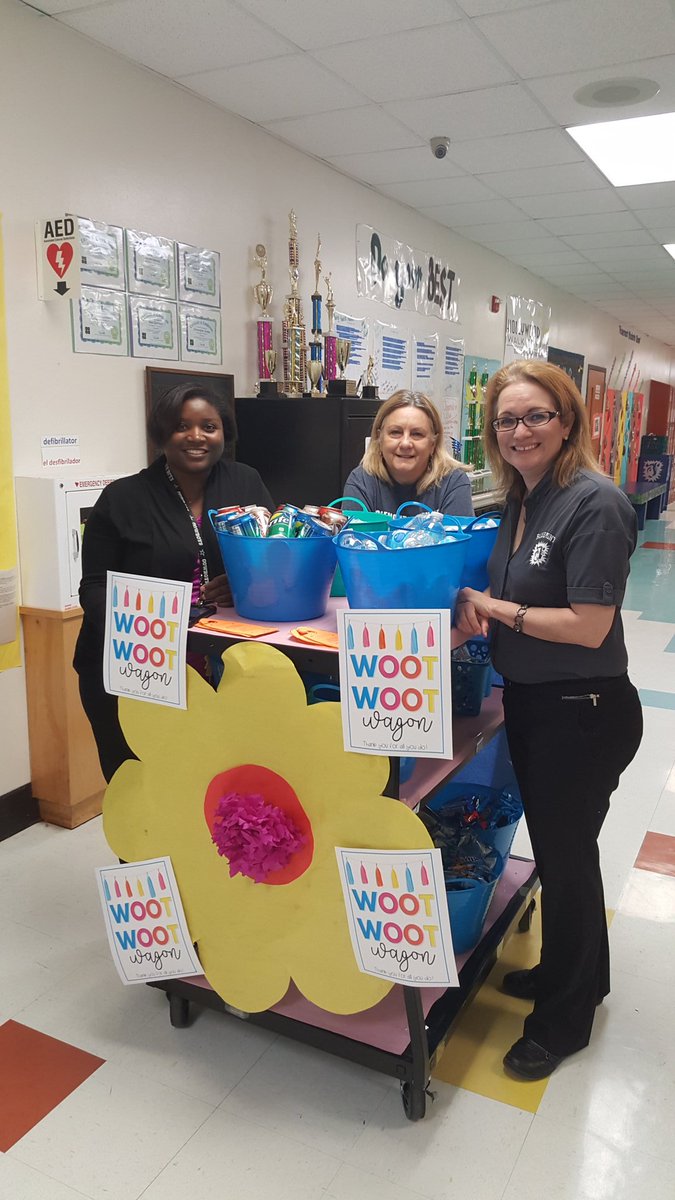 RachelMoonEdu's tweet photo. Double woot woot goes out to Rosemont teachers and staff. Administration delivers room service. https://t.co/fH12kdXJow
