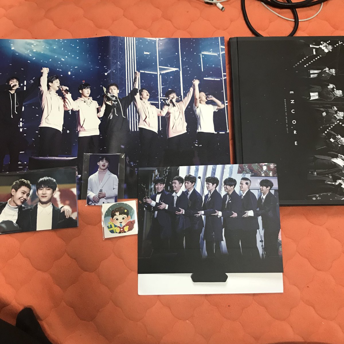 BTOB_NY124's tweet photo. 어제 배송시간이 너무 늦어서 오늘 아침에 택배아저씨가 바로 배송해주셨는데 콩님..사랑합니다 정말 기다린 보람이 있어요♥️♥️♥️두께도 장난아니고 특전도 넘 이뻐요 !!!!!!적게 일하고 돈 많이 버세요
💙어덕행덕💙
@BTOBKONG https://t.co/sjzkiqVGLV