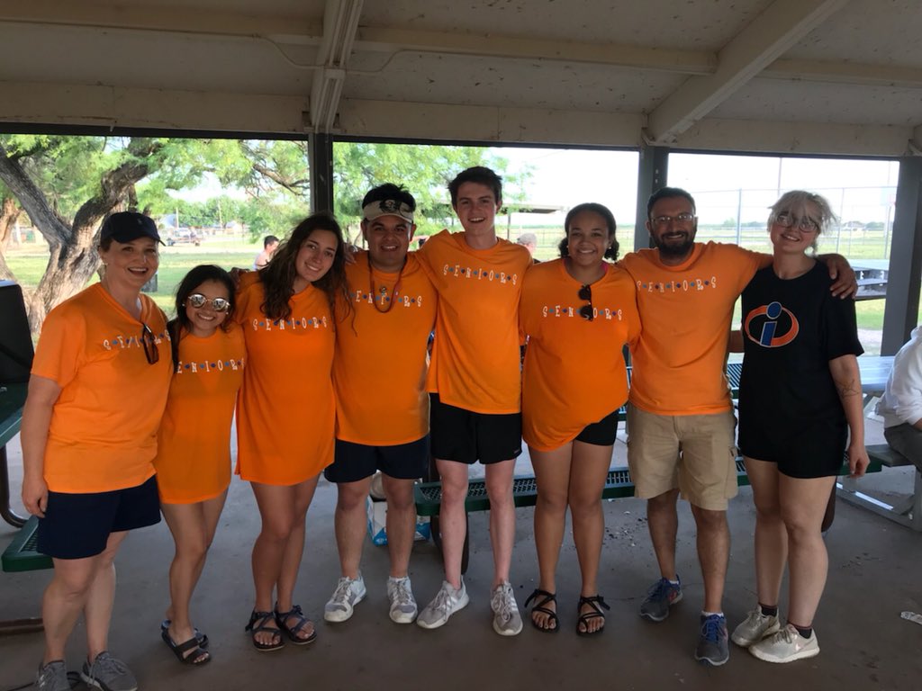 CentralSen18rs's tweet photo. Your class officers would like to thank you all for:
•Being YOU
•Coming our today
•Having Fun
•Making High School memorable!

S•E•N•I•O•R•S https://t.co/XENWlgHezx