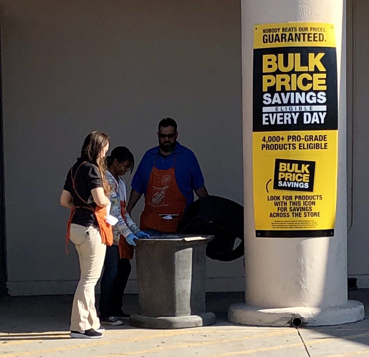 RebekahBush's tweet photo. Team Building, Training, and Development with the DS team at #THD0580! Similar &amp; Different group activity with Pete the Perch to start the day off! 🧡📚😊 https://t.co/tc22VmfF0r