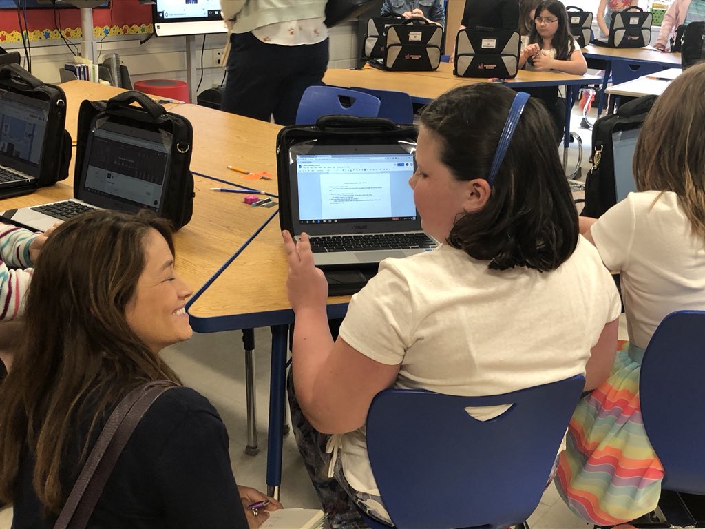 SJPaquetteEdu's tweet image. Proud of the BES Ss and Ts that welcomed Saranac Ts today to talk about Digital Teaching and Learning. Sharing our knowledge. #kidsdeserveit #BCSDEaglePride #digitalteachingandlearning @BeekmantownCSD @Dir21KLearning @MannixDan @LizDrasye @tracy_manor