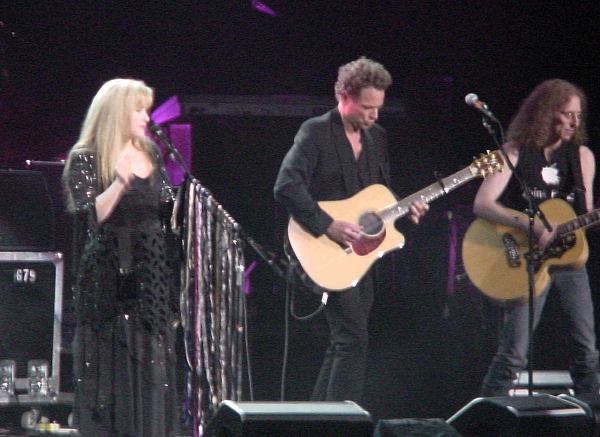 happygirl417's tweet photo. #edgeof70 #StevieNicks DAY 10~FAVORITE LIVE PERFORMANCES!!! For me my favorite live performances were seeing the acoustic GYPSY performance at the AHI BENEFIT 9/23/00. WORDS CAN'T BEGIN TO DESCRIBE HOW MAGICAL THAT SONG WASπππ https://t.co/NCjRhmevwT