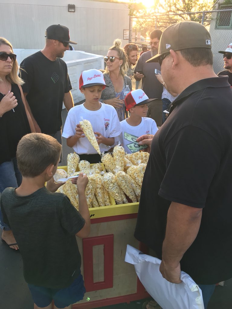 EdHidalgoSD's tweet photo. @edukatn @BVBobcats the BV BUCKS$$ are flowing!! Amazing to see 41 businesses led by 1st, 2nd and 5th grade Ss - many sold out of their products! All those weeks of planning paying off for Ss, parents and teachers! #cvwow #Entrepreneurship https://t.co/rKp6uKOJre