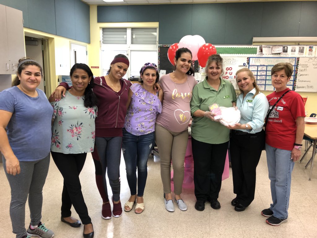 HMFlagler_ES's tweet image. Sweet time making Mother’s Day cakes for the HMF mommies! 💐 #ThanksPublix  #AwesomePTA #MiamiSup  @MiamiCAO @MDCPSCentral