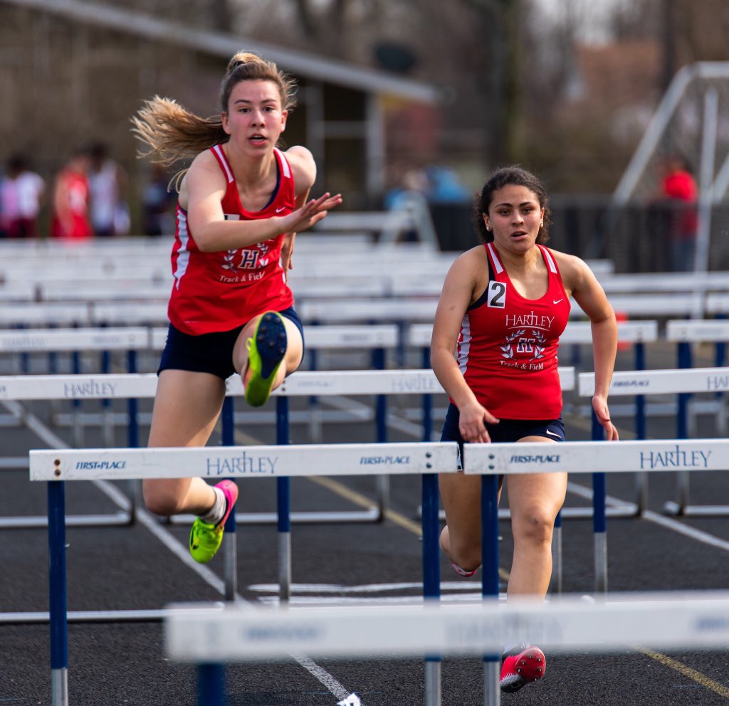 bthompson402's tweet photo. Great job tonight @thompsonh07 at CCL Championships. She had PR in both events - 100M Hurdles was at 16.84 and 300M Hurdles 50.05 - and also medaled in 100M Hurdles. #Proud https://t.co/vSmzJk0b7Q