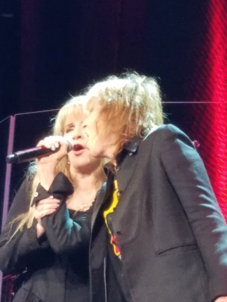 happygirl417's tweet photo. #edgeof70 #StevieNicks DAY 10~FAVORITE LIVE PERFORMANCES. My other favorite live performance was opening night of the 24 karat gold tour!! EVERYTHING WAS NEW AND MAGICAL AND UNSEEN BEFOREπππππππ https://t.co/NAmdp8U1F4