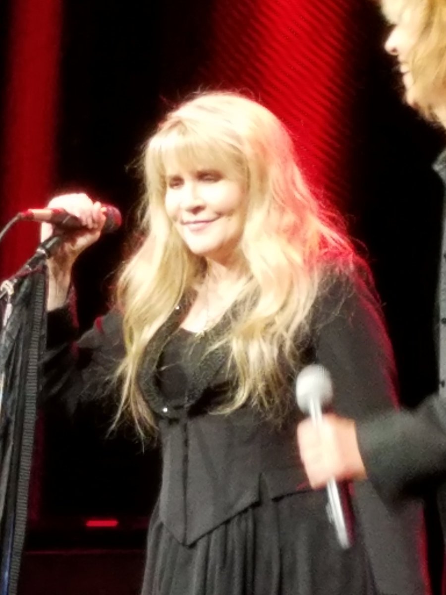 happygirl417's tweet photo. #edgeof70 #StevieNicks DAY 10~FAVORITE LIVE PERFORMANCES. My other favorite live performance was opening night of the 24 karat gold tour!! EVERYTHING WAS NEW AND MAGICAL AND UNSEEN BEFOREπππππππ https://t.co/NAmdp8U1F4