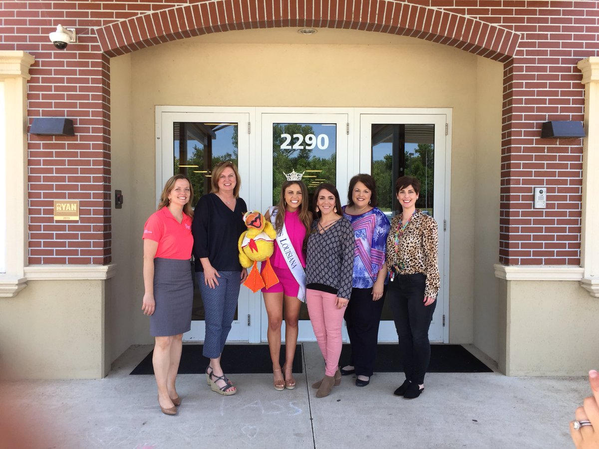 GoNoodleLayne's tweet photo. @GoNoodle champion class visits with @MissLouisianaUS &amp; our sponsor ⭐️ #CHRISTUS Shreveport Bossier, Your Children’s Miracle Network #MagnoliaSchoolofExcellence #159,000schoolminutes @CaddoSchools https://t.co/4khtzXwzjT