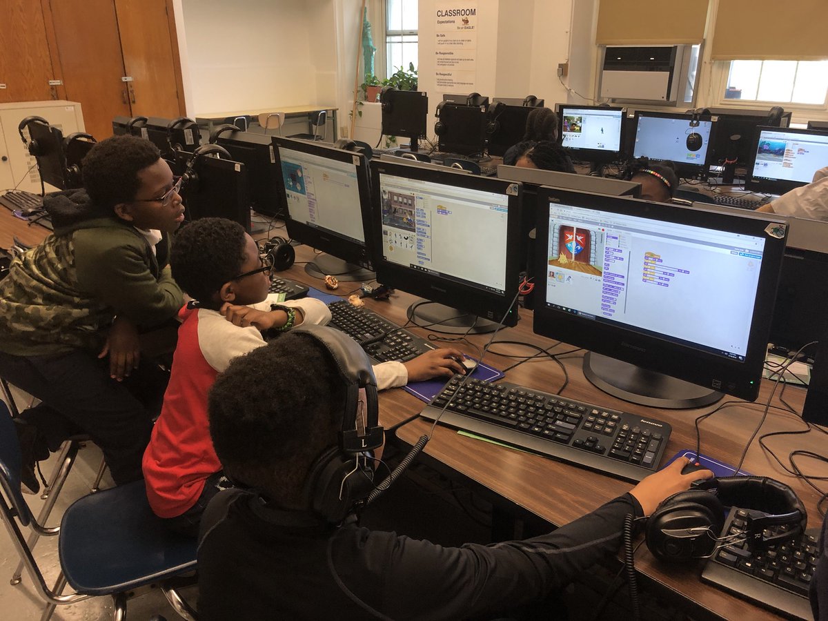 Ps176q's tweet image. These 3rd, 4th, and 5th graders are well on their way to becoming @scratch masters! #futurecomputerscientists #CSforAll @D29Shines @GoogleCSFirst