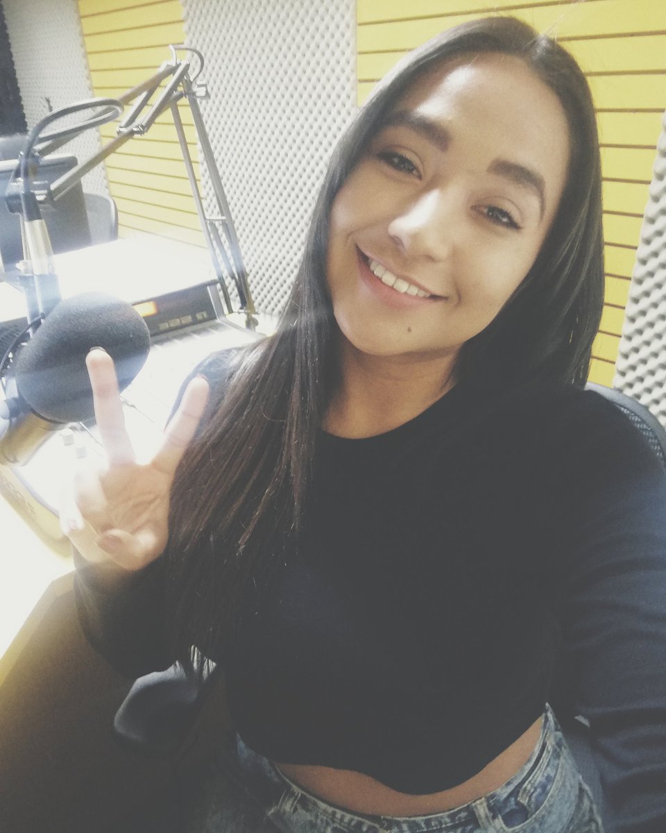 En cabina <a href="/CelesteCastEU/">Celeste Castro</a> hasta las 10:00 PM 🎤 #FelizDiaDeLasMadres que Dios las bendiga. ❤️ #laradiodelpumpum 📻