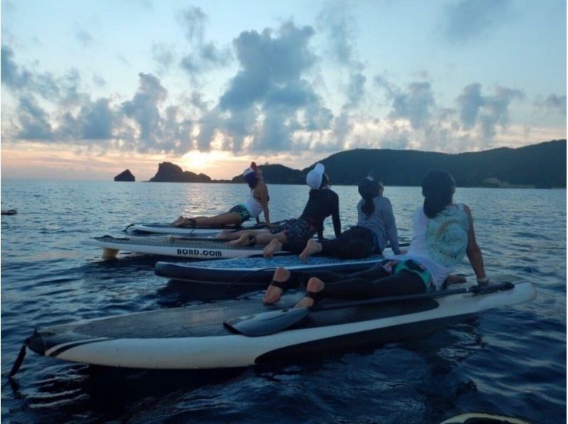 activityjapan's tweet photo. 【沖縄・読谷村】
絶景を眺めながら心も身体もリフレッシュ♪女性グループにおすすめの「SUPヨガ体験」をご紹介◎ヨガ後はSUPクルージングも楽しめるプランです↑詳細は→ https://t.co/k45Tbxus0i #SUPヨガ #SUP #沖縄 https://t.co/goVHJO0bdY