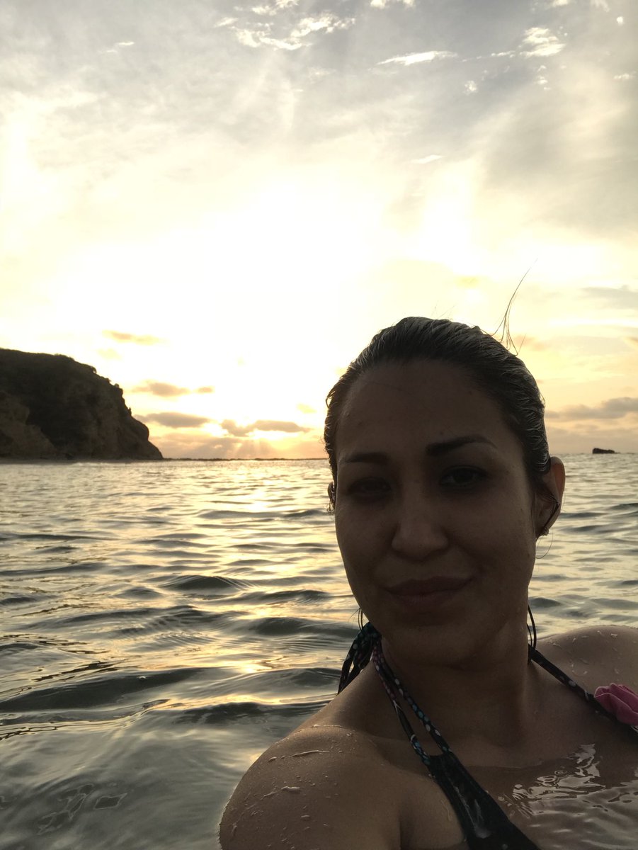 SucettySmarq210's tweet photo. INSTRUCCIONES DE LA VIDA: 😉
- #Diviertete
- No #Lastimes a Nadie 
- No #Aceptes la Derrota
- #Esfuérzate por ser #Feliz
#Hermoso #atardecer hoy #Jueves en #Manta !! #Sucetty @SucettySmarq210 https://t.co/jvLF7sqnVh