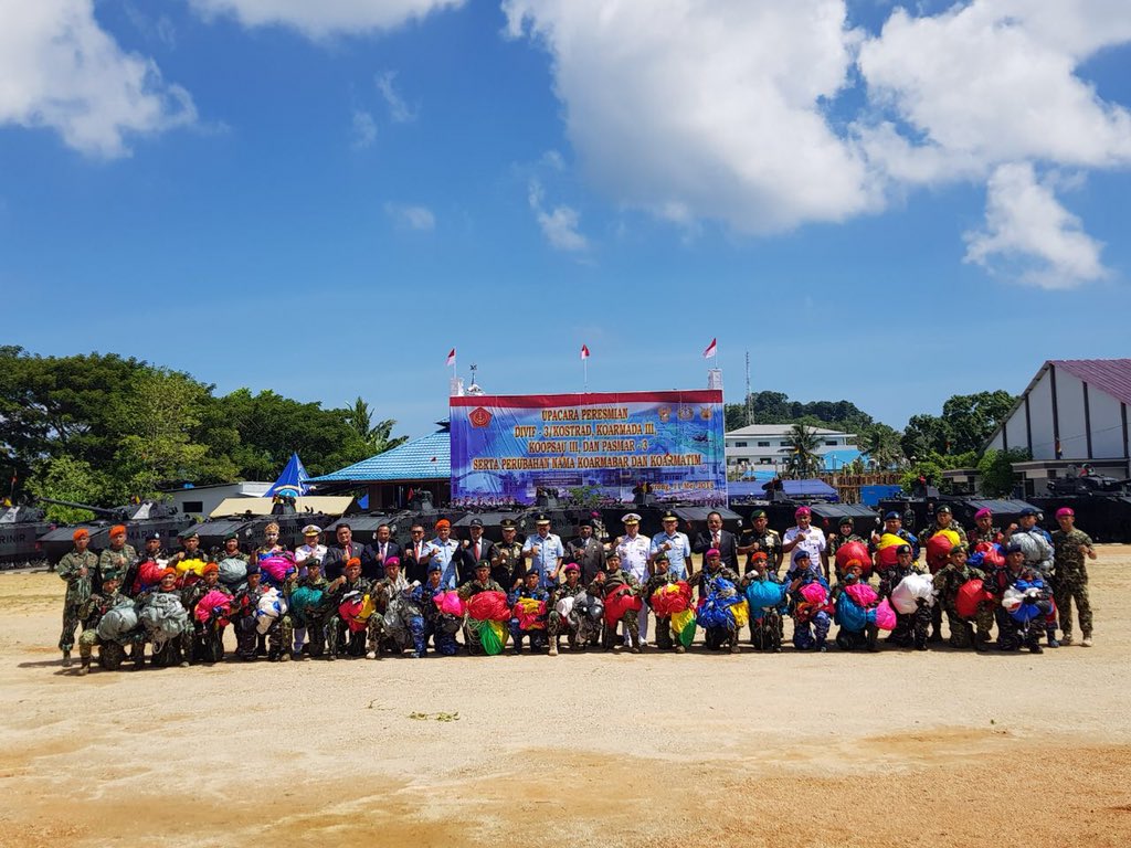watuaDPDRI's tweet photo. Bersama Panglima TNI dan Para Kepala Staf TNI AD, AU dan AL dalam rangka Peresmian Divif-3/K, Koarmada III, Pasmar-3 dan Koopsau III di Lantamal Sorong, Papua Barat (11052018)

#DPDRI 
@DPDRI 
@tni_ad 
@_TNIAU 
@_TNIAL_ 
@Puspen_TNI 
@tni https://t.co/gLJK3kjhUr