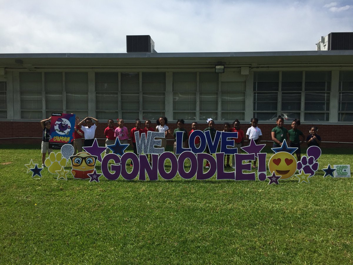 GoNoodleLayne's tweet photo. @CardMyYard surprise from our champion students in #Shreveport ⭐️ @GoNoodle https://t.co/EhtDYfhIGL