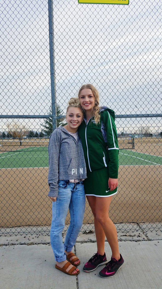 Kenzie_Hill3's tweet photo. Happy 18th Katie!! You're so gorgeous and always willing to listen! I love you!❤ https://t.co/dTdIKJd0H3