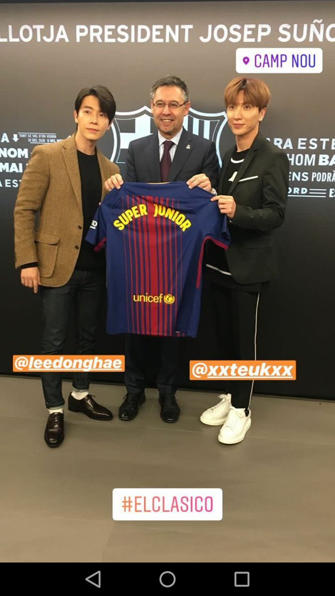 Hanapop_oficial's tweet photo. Donghae y Leetuk de @SJofficial en la clásico Barcelona vs Real madrid del 6 de Mayo 😍 https://t.co/cpPc6iCsme