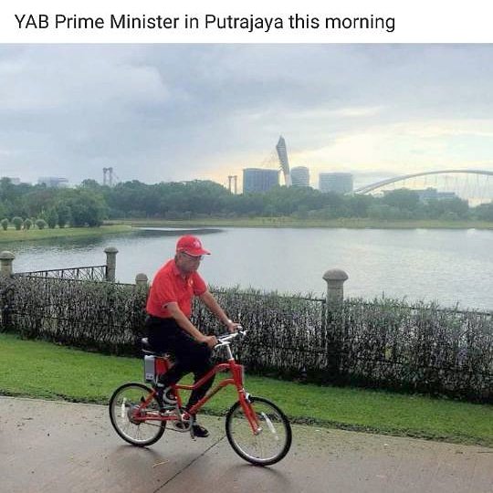 CyclingKL's tweet photo. As apolitical as this project is, but in need of a share, first day in office and goes for a bicycle ride #CyclingKualaLumpur https://t.co/tAOe1GcwZj
