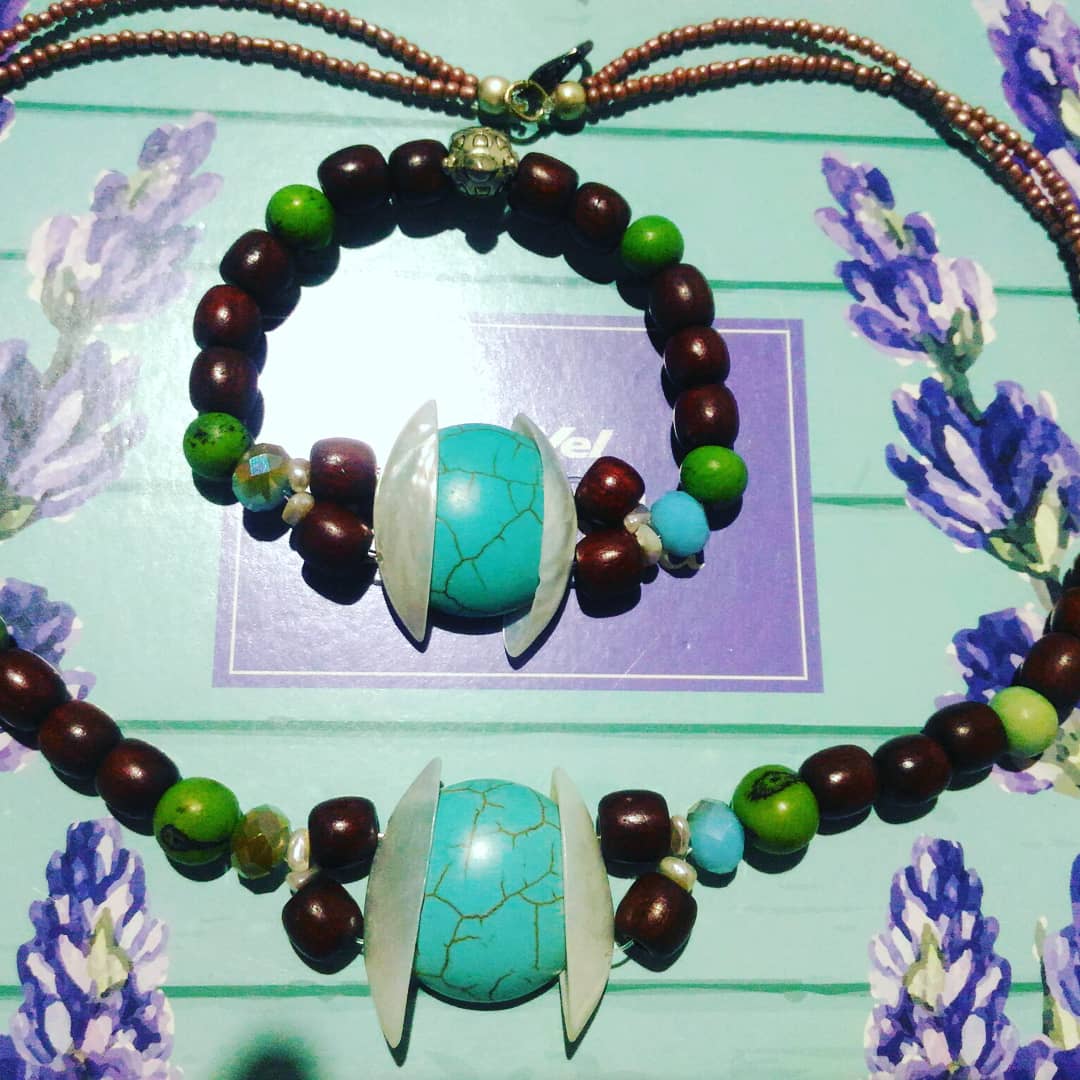 mmcecojoias's tweet photo. Ainda dá tempo de comprar o presente de #diadasmaes e ganhar um Vale Presente incrível do @EstudioVC ! Aproveite!
Encomendas por direct, Instagram e loja on line no Facebook !
@mmcecojoias #bijus #ecobijus #ecojoias #Biojóias #reuso #reciclo #fashrevpoa #compredequemfaz #slowfash https://t.co/FNGdYc8Vs9