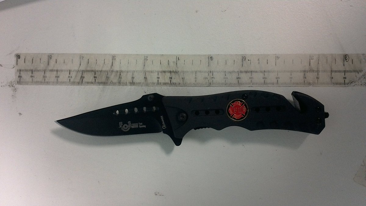 MPSHaringey's tweet photo. #ERPTB Unit #YR82 Stopped a vehicle in N15. Occupants were detained and Searched. A lock knife was found on the driver along with some drugs in the car. #Stopandsearch #SpaceForOne #SayNoToDrugs https://t.co/C6QOwaykdv