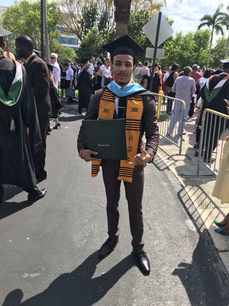 TheKevinTheory's tweet photo. The best feeling in the world is being able to see the blessings you prayed for 🙏🏽🎓 https://t.co/5qYOQgQVCC