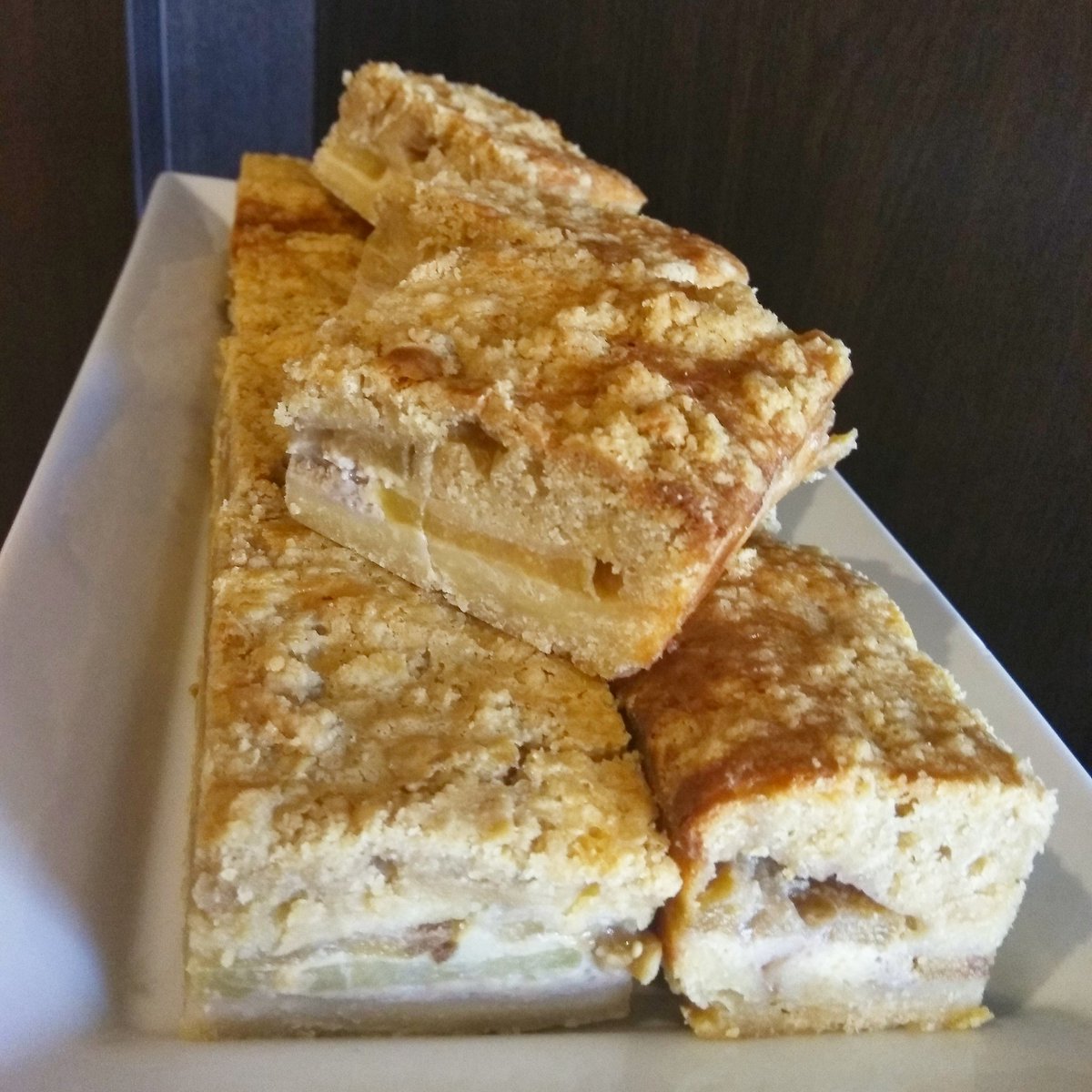 cafe_ginger's tweet photo. Feijoa crumble slice! This was DELICIOUS! #feijoas #feijoaslice #feijoa #deliciousbites #delicious #freshcoffee #ginger #gingercafe @RichmondMall1 https://t.co/wvT5Bx9gKz