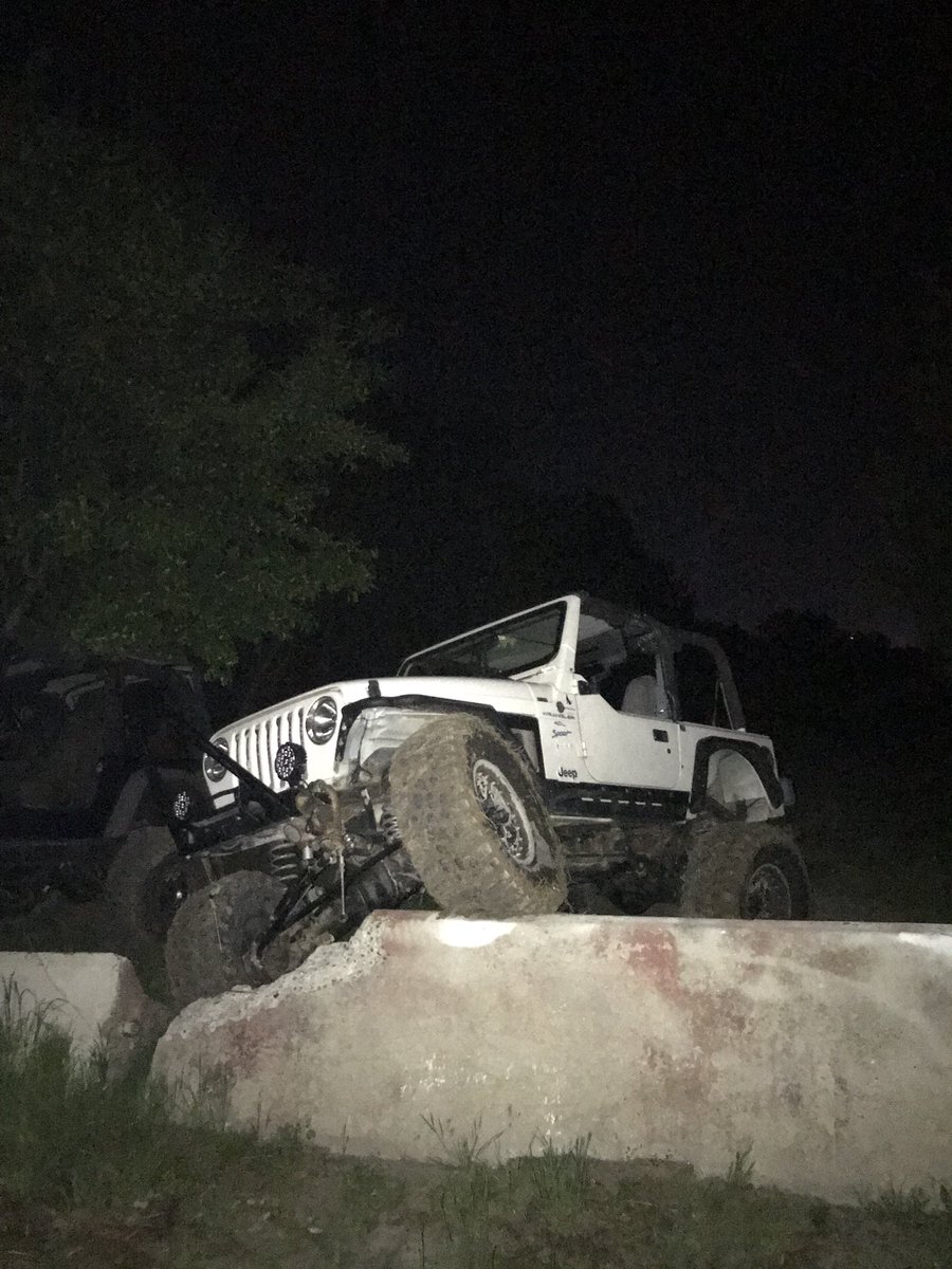 DeathtrapRigs's tweet photo. Little night crawl sesh out in the sticks 🤟🏼😏👍🏼 #badassTJs #jeepospratus #thejokerTJ https://t.co/NNfwVHvtr7