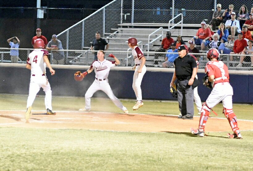 ahverdejo's tweet photo. Baseball Playoffs

Final 

FB Travis - 4
Cy Woods - 5

Wildcats trailed 4-1 going into the bottom of the 7th, but rally with four runs in their last at-bat. Trent Golson clears the bases to tie the game and Cullen Sherrill wins it with a walkoff single. #txhsbaseball https://t.co/JEHZ169BkR