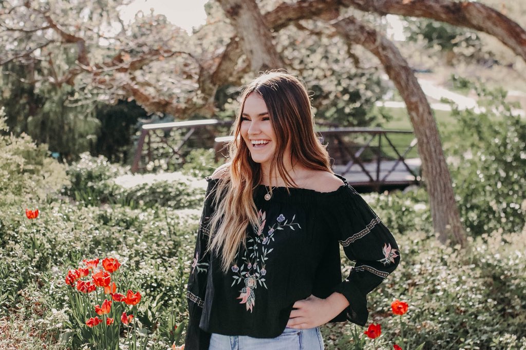 maddyrich's tweet photo. senior year!!! 🤩💛 bingham high ur awesome &amp; dm for announcement :) https://t.co/FBB74nt8dM
