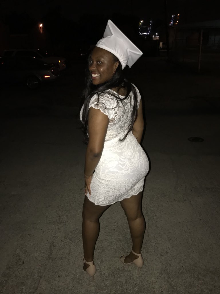 Ad0reeS7's tweet photo. #SeniorClassNight❤️ #Roneagles🦅 One step closer to Graduation 🎉👩🏽🎓 #CLASSOF2018🎓 https://t.co/5dP0oVpqLl