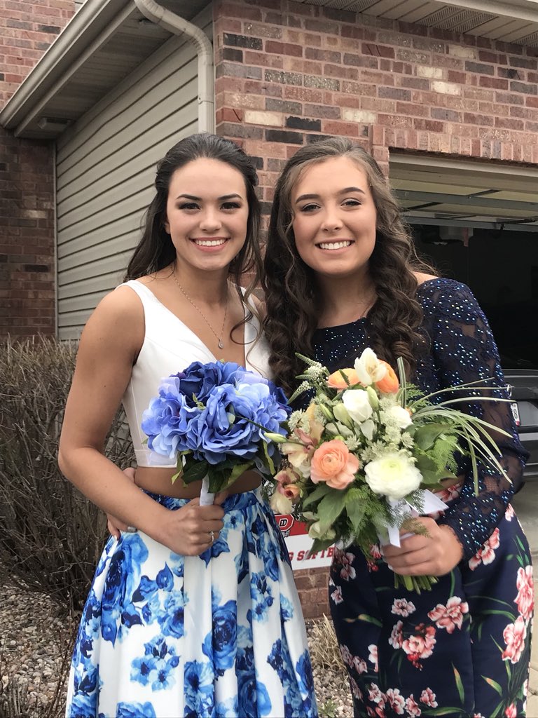 jessicaagorski's tweet photo. happy birthday to one of my favorite gals 💗💗💗 hope you had a good 17th can’t wait to celebrate with you this weekend!! love you lots bb https://t.co/bDuOksviNj