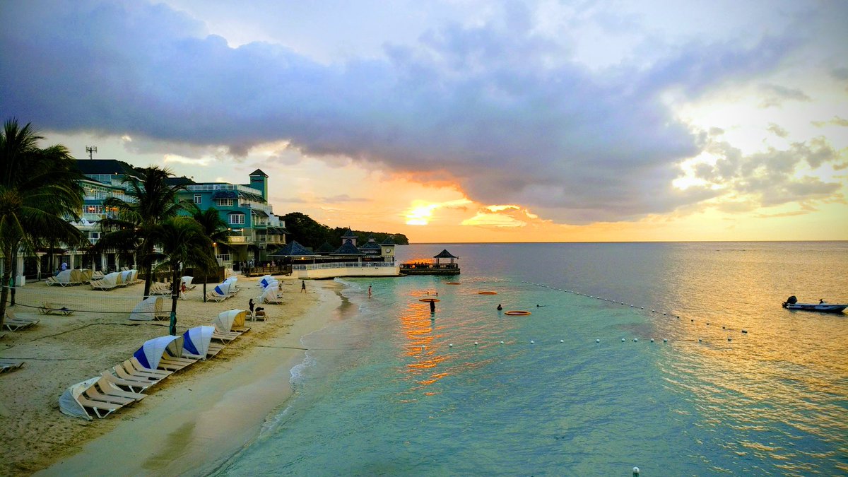 Another stunning sunset! Thanks to #sandalsresorts #beachesochorios