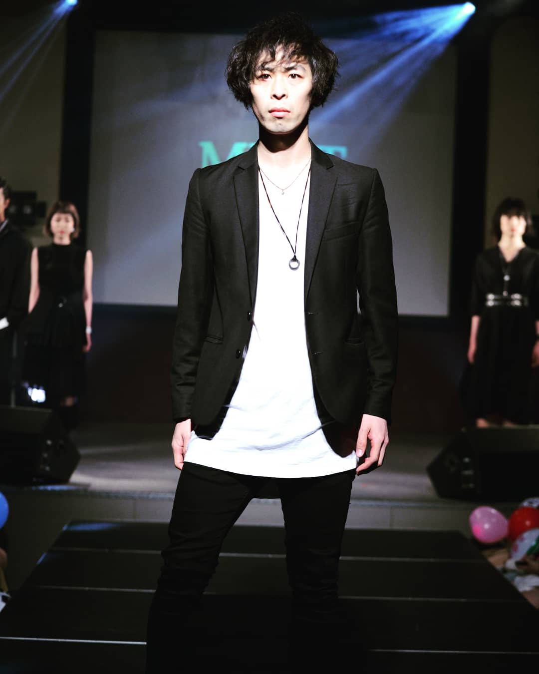 ミヤ Japanmodels渋谷duo ファッション団体 Mfbt モードステージ Japanmodels 渋谷duo ファッション団体 Mfbt モード モノトーン ファッションショー Model モデル メンズ メンズモデル 宮口圭介 メンズ ファッション ジャケット Tシャツ